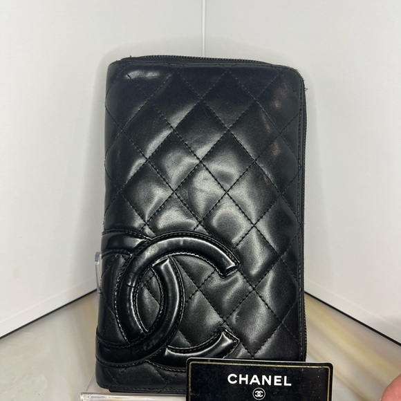 Authentic Chanel cambon zip organizer with hot pink interior - Picture 1 of 8